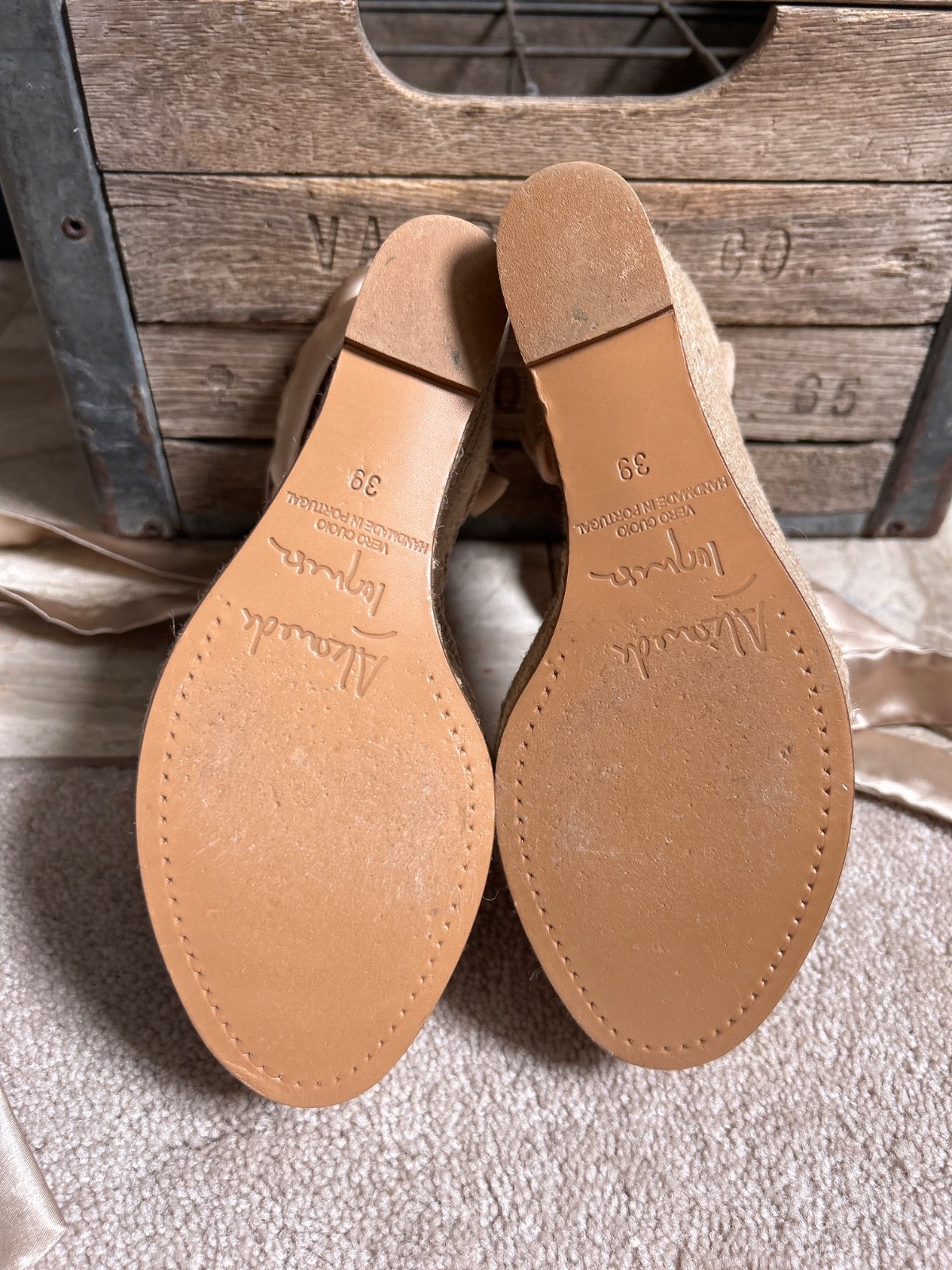 NEW $650 ALAMEDA TURQUESA Shell Wedge Espadrille Sandals – Sand – EU 39 / US 8.5