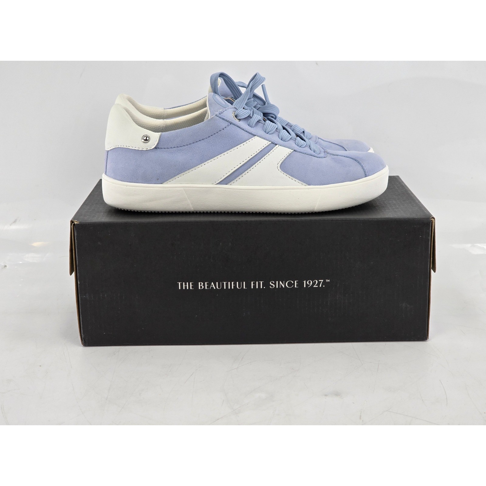 Naturalizer Medina Sneakers Womens Size 7 Ice Blue White Suede Leather – New