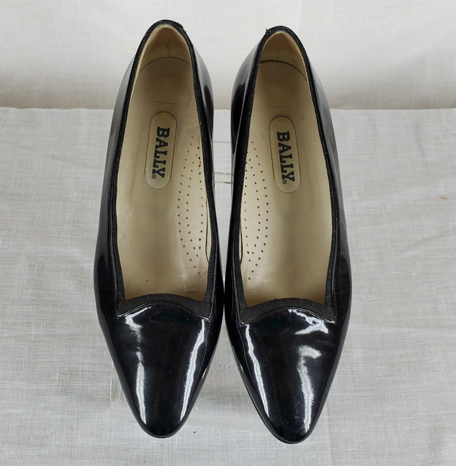 Vtg Bally black patent leather pumps flats shoes Size 6.5 M Italy 9.75in x 3in