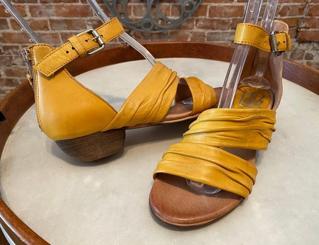 Miz Mooz Sandal Leather Ankle Strap Ruched Yellow Cassie EU 39W US 8.5W-9W New