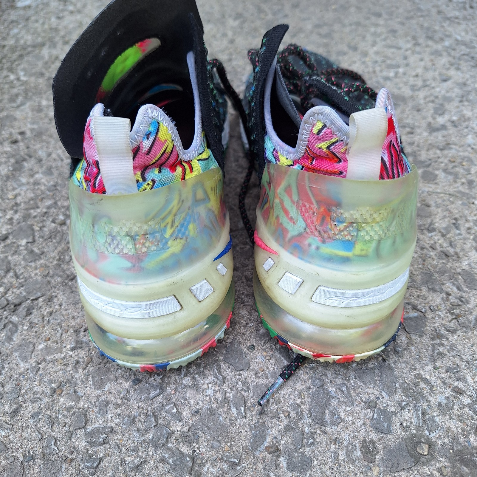 Nike LeBron 18 James Gang 2020 Graffiti Men’s Sneakers CQ9283-002 / Sz 10.5