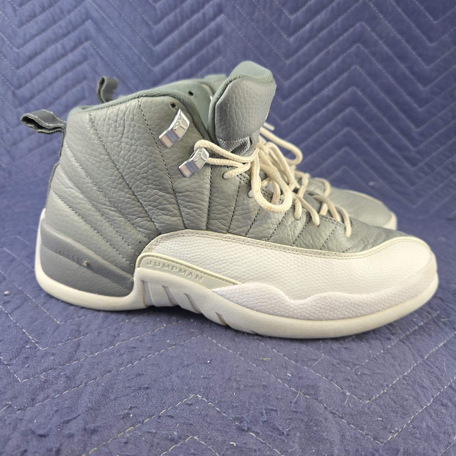 AIR JORDAN 12 RETRO “STEALTH” — MEN’S SIZE 9 • PRE‑OWNED • OG GRAY HEAT