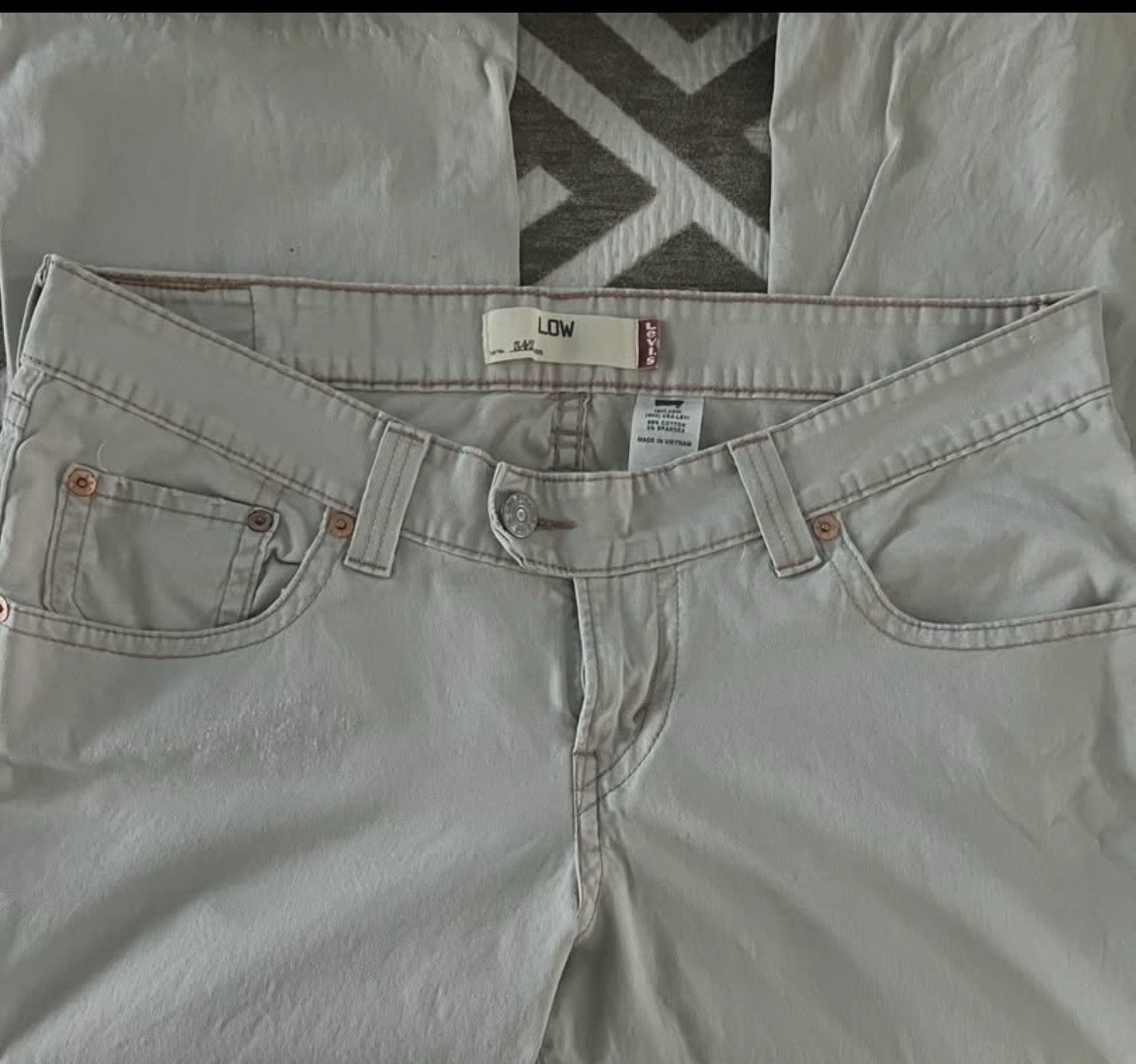 Women’s Low Rise Levi’s Jean Capri, 5-Pocket, Button Zip 18W