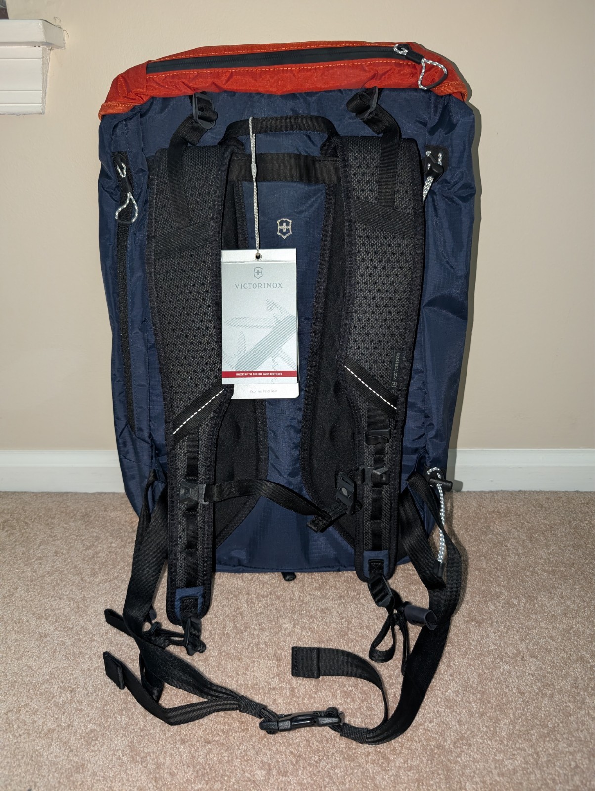 NWT Victorinox Altmont Active Lightweight Captop Backpack, Orange/Navy, 26L