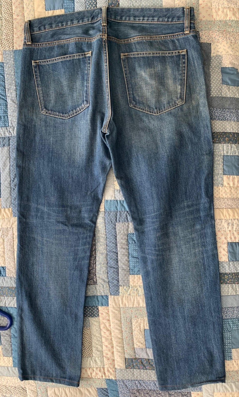 UNIQLO men’s blue jeans – 33/32 – Excellent condition as shown –b