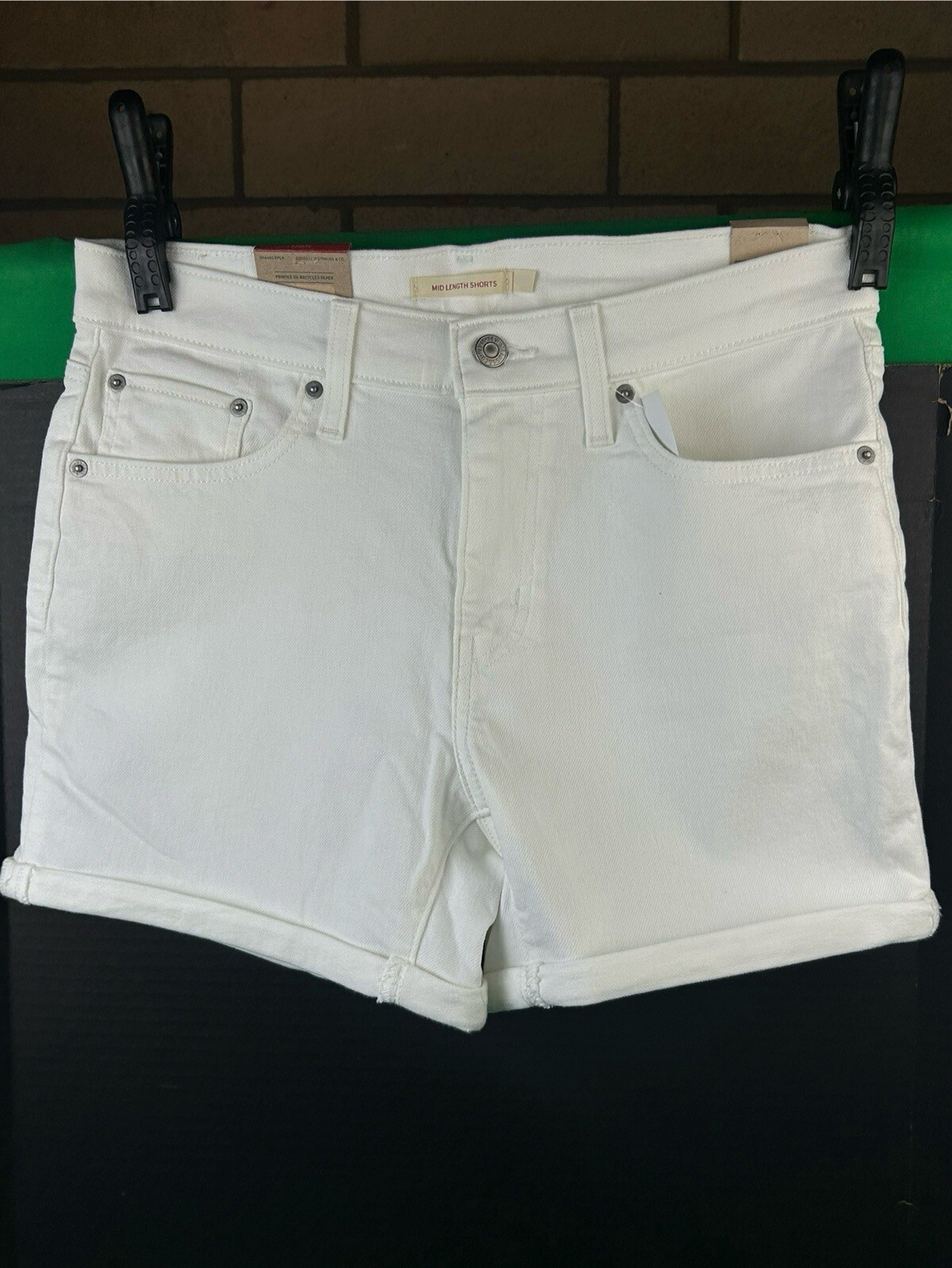 Levi’s Women’s Mid Length Shorts Size 31 Chalk White