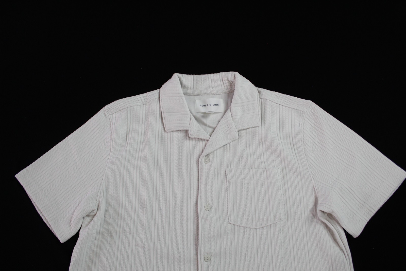 Sun + Stone Men’s Textured Chevron Knit Button Up NN7 Hammock Beige Medium NWT