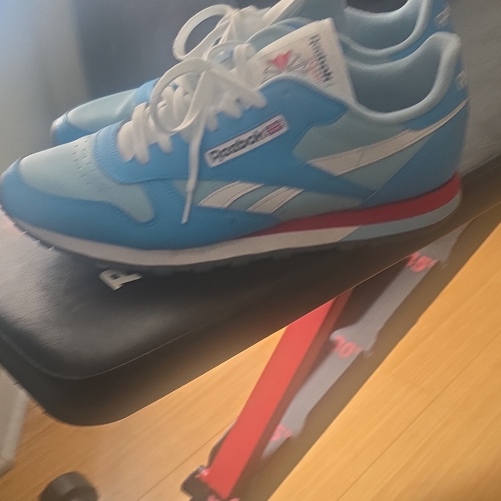 Reebok Classic Leather Low Top Leather Lace-Up Sneakers Radiant Aqua Red Size 13