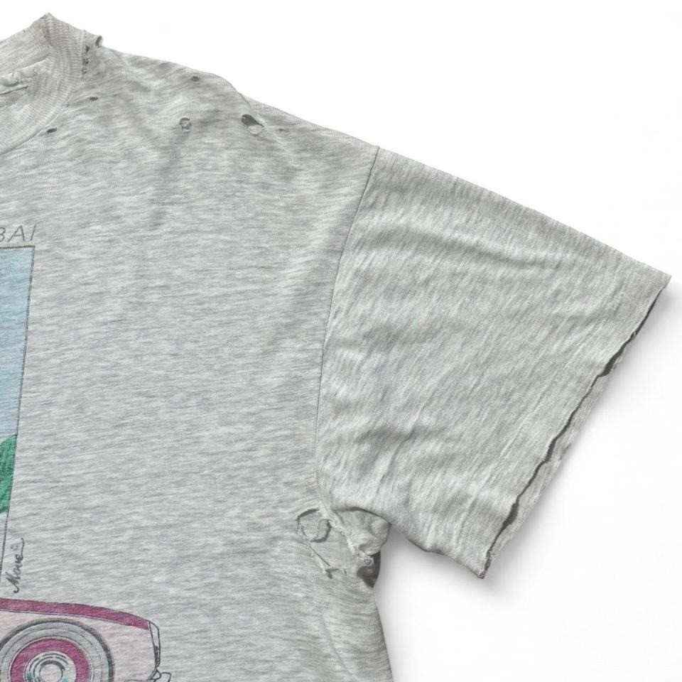 Vintage 90s ‘Cruising Through Dubai’ United Arab Emirates Thrashed T-shirt L 21″