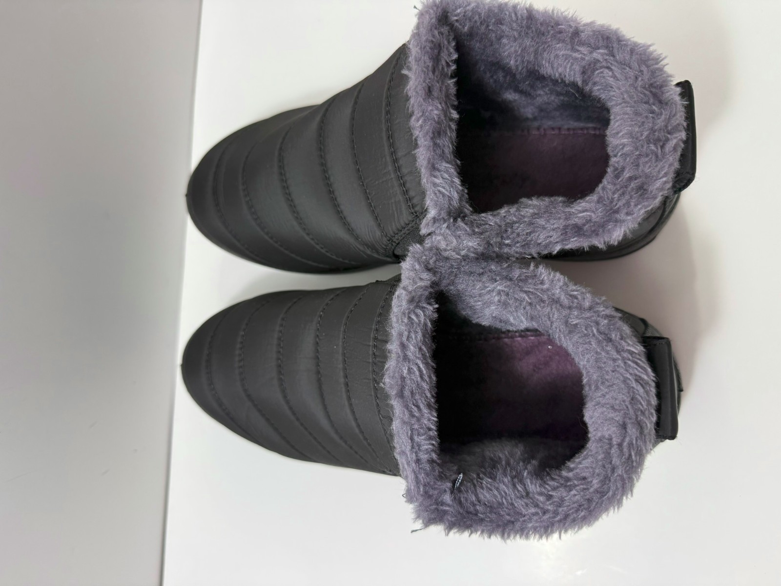 Women’s GO Winter Shoes Size 10 (US) (They are sized 43 in Chinese sizing) Black