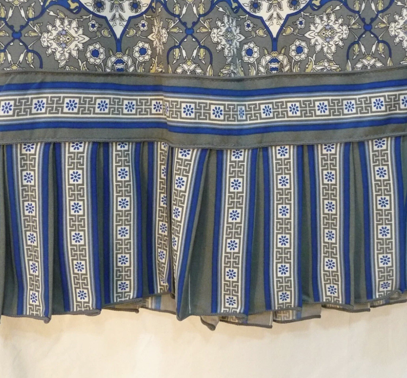 MAX STUDIO | Women’s SKIRT Size Small knee length geometric A-line stretchy