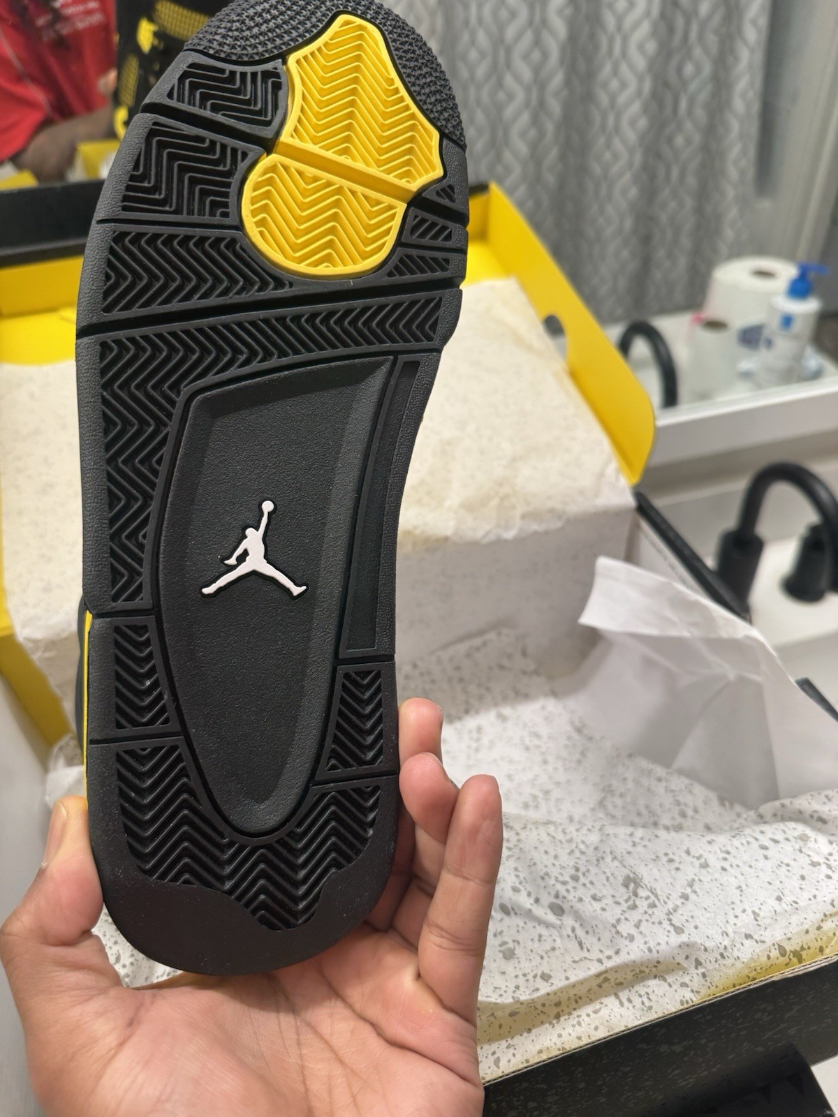 Air Jordan 4 Men’s Sneakers Retro Thunder, Black/Yellow, Size 10.5, DH6927 017