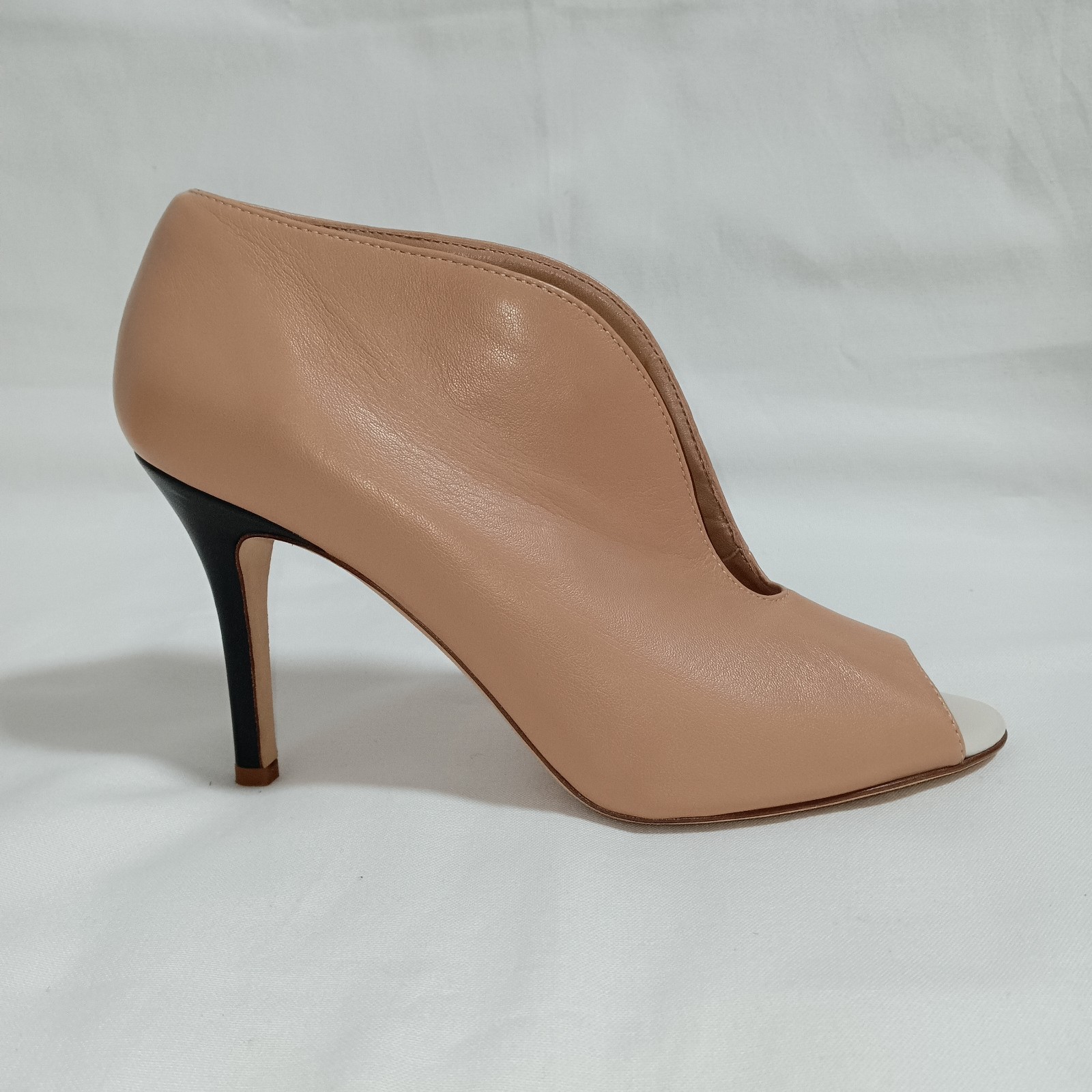 Claudia Ciuti Plunge-vamp Peep-toe Booties Beige Leather Heels Sz 8.5 Made Italy
