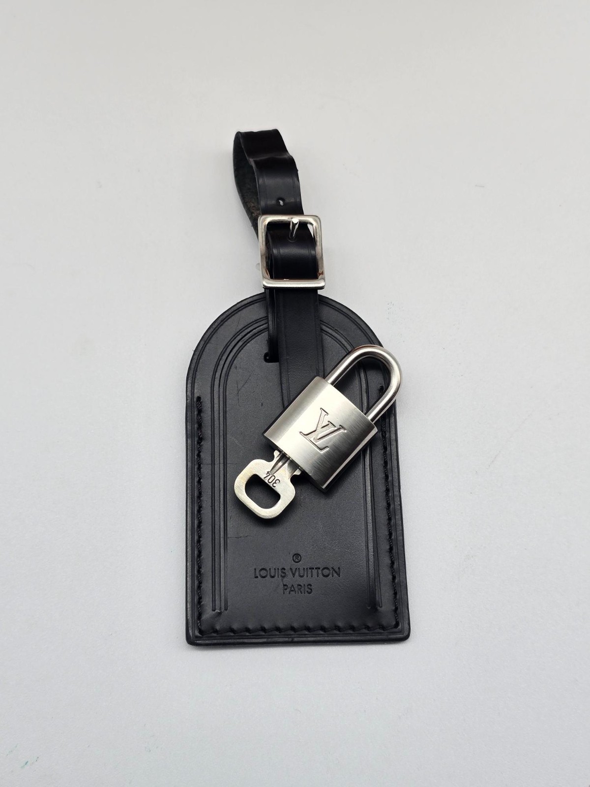 Authentic Louis Vuitton Black Luggage Tag Silver LV Padlock Key & Box