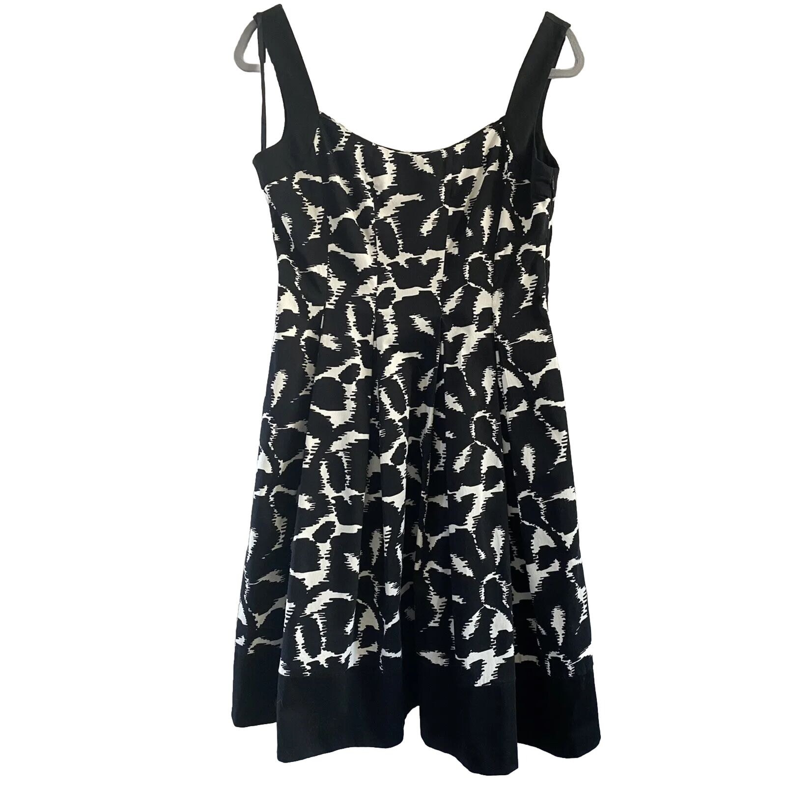 Maggy London RN 58142 Blk/White Sleeveless Side zip pockets swing dress