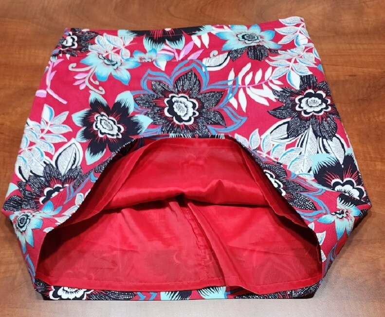 Women’s Talbots Red and Black Floral Straight A-Line Skirt Size 6P EUC B101
