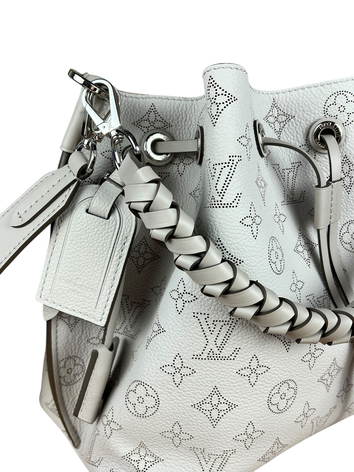 Size OS – Louis Vuitton White Perforated Leather Muria 2Way Bucket Bag – Pre-Own