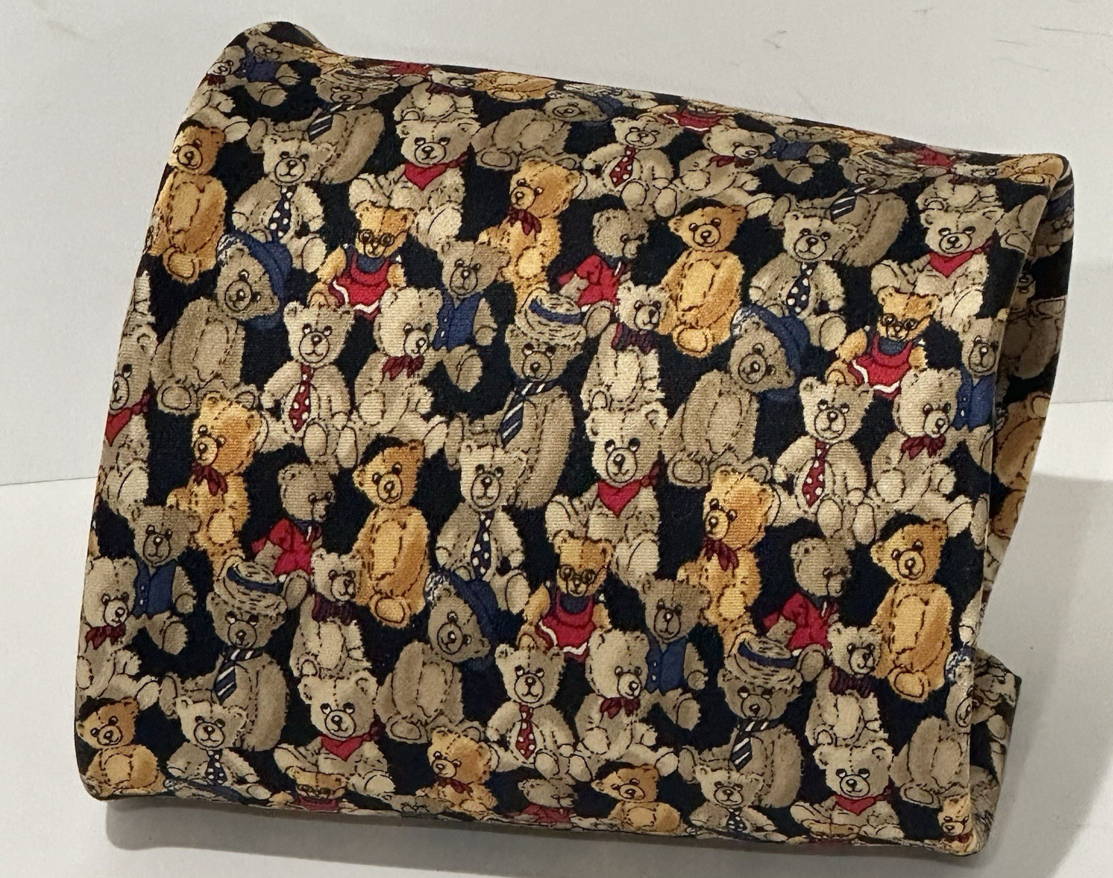 Museum Artifacts Tie Necktie Teddy Bear 100 Year Anniv. 2002 Approx. 59″ x 3.75″