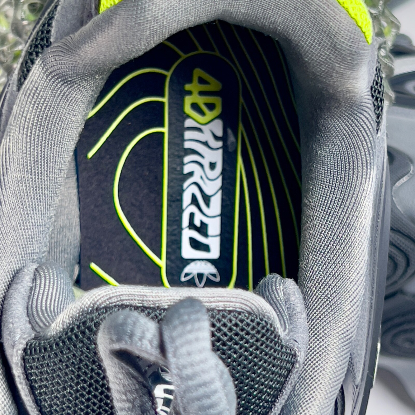 Size 6M / 7.5W – adidas 4D Krazed Black Solar Yellow GX9595