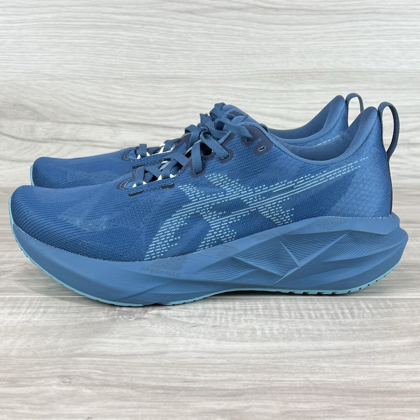 Asics NOVABLAST 5 Blue Low Top Running Shoes Men’s Sz 12.5 1011B974-405