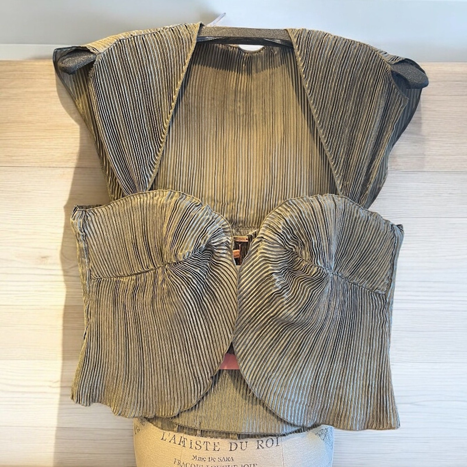 Cult Gaia Women’s Milli Sweetheart-neck Pleated Top – XL