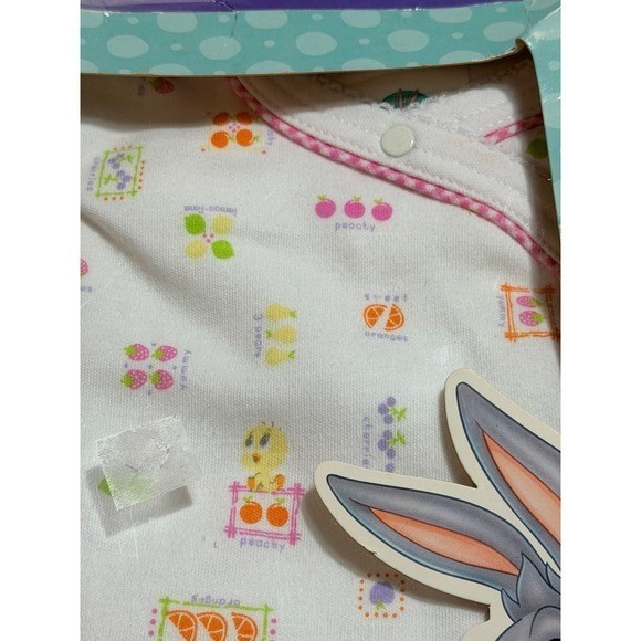 New Vintage Looney Tunes baby gift 3 piece set. Tweety bird. Creeper, booties