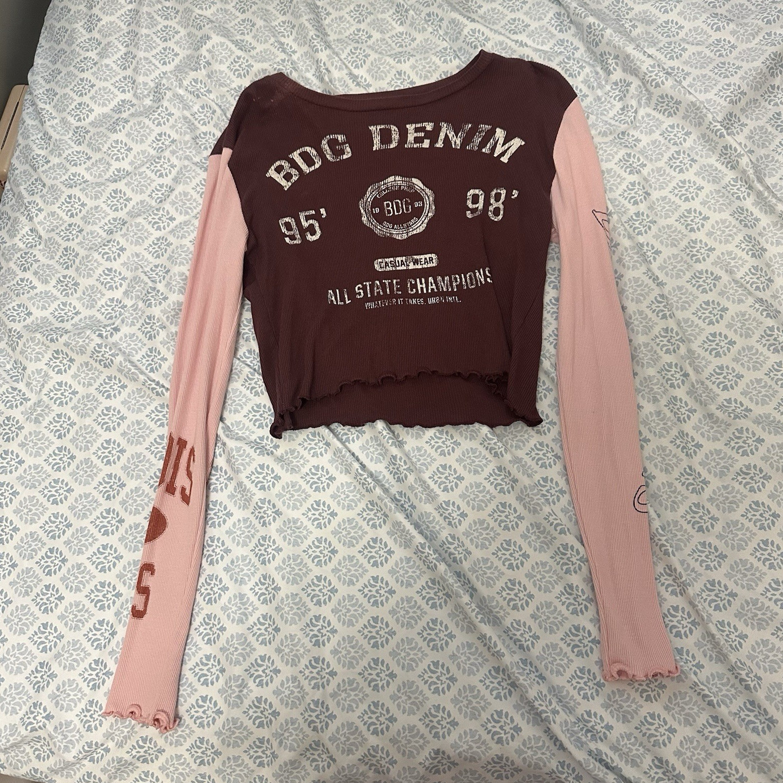 Preloved Small BDG Women’s Pink Cropped Long Sleeve Crew Neck Logo