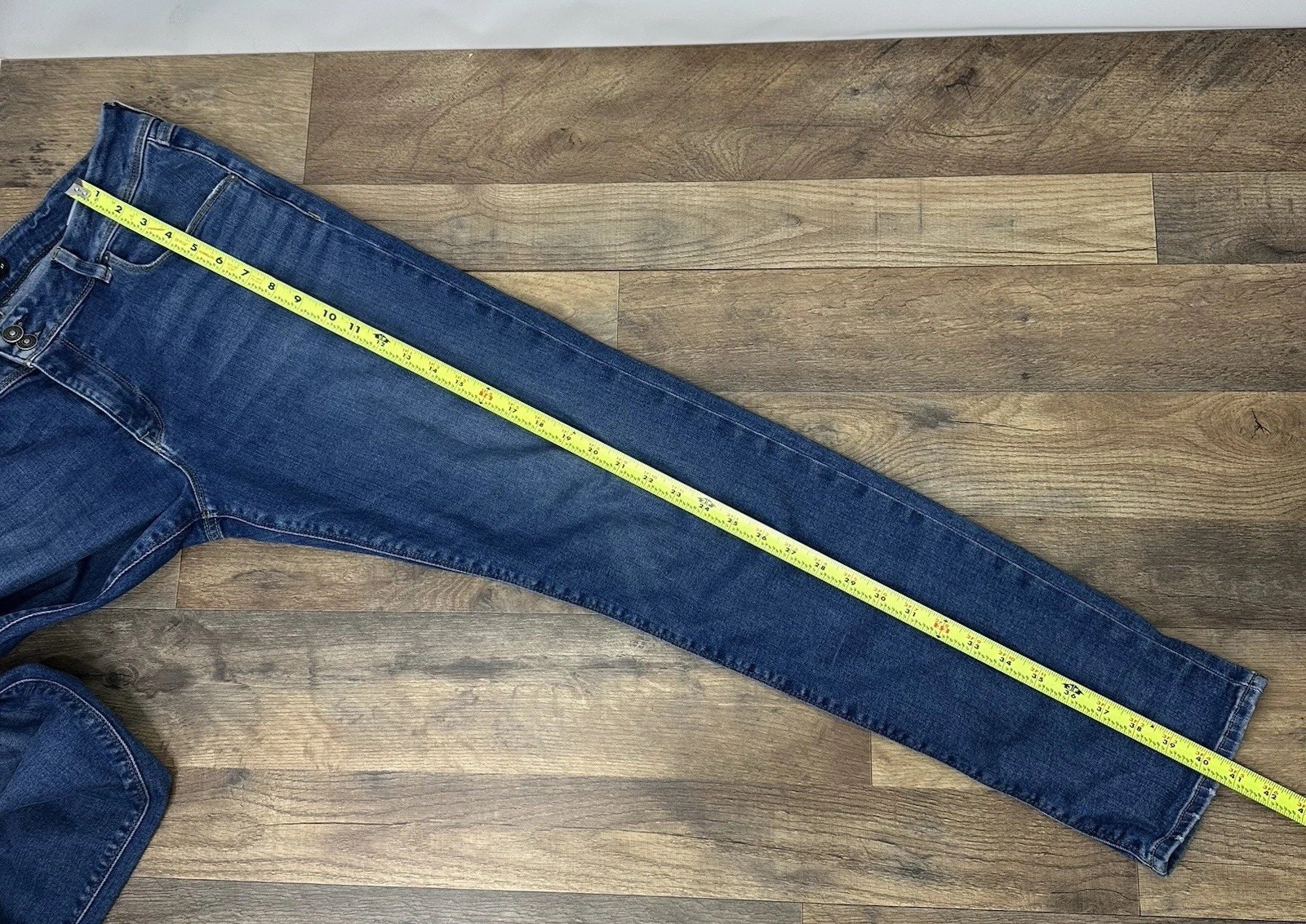 Hudson Women’s Flap Pocket Medium Wash Skinny Jeans Style WM422DDA Size 33