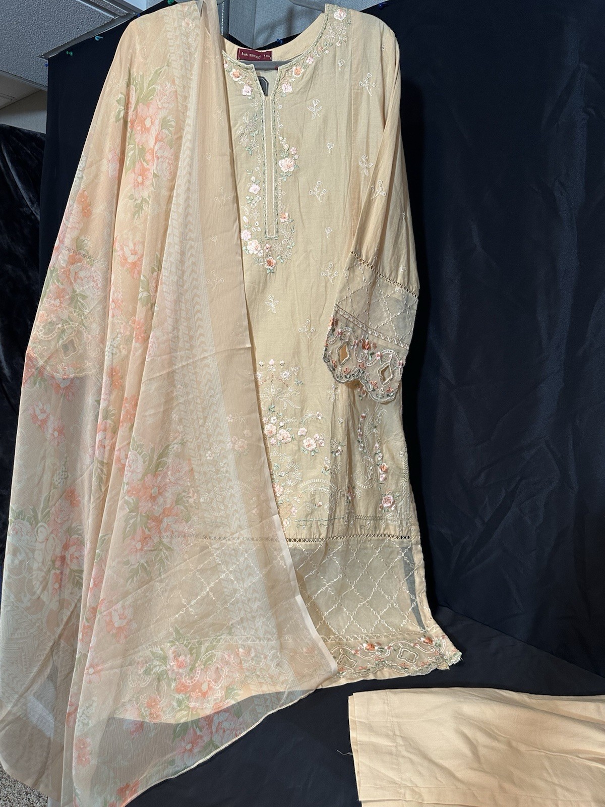 Premium Bin Saeed Brand Lawn Emb Suit 3 PC – Chiffon Dupatta – Large Size – $34
