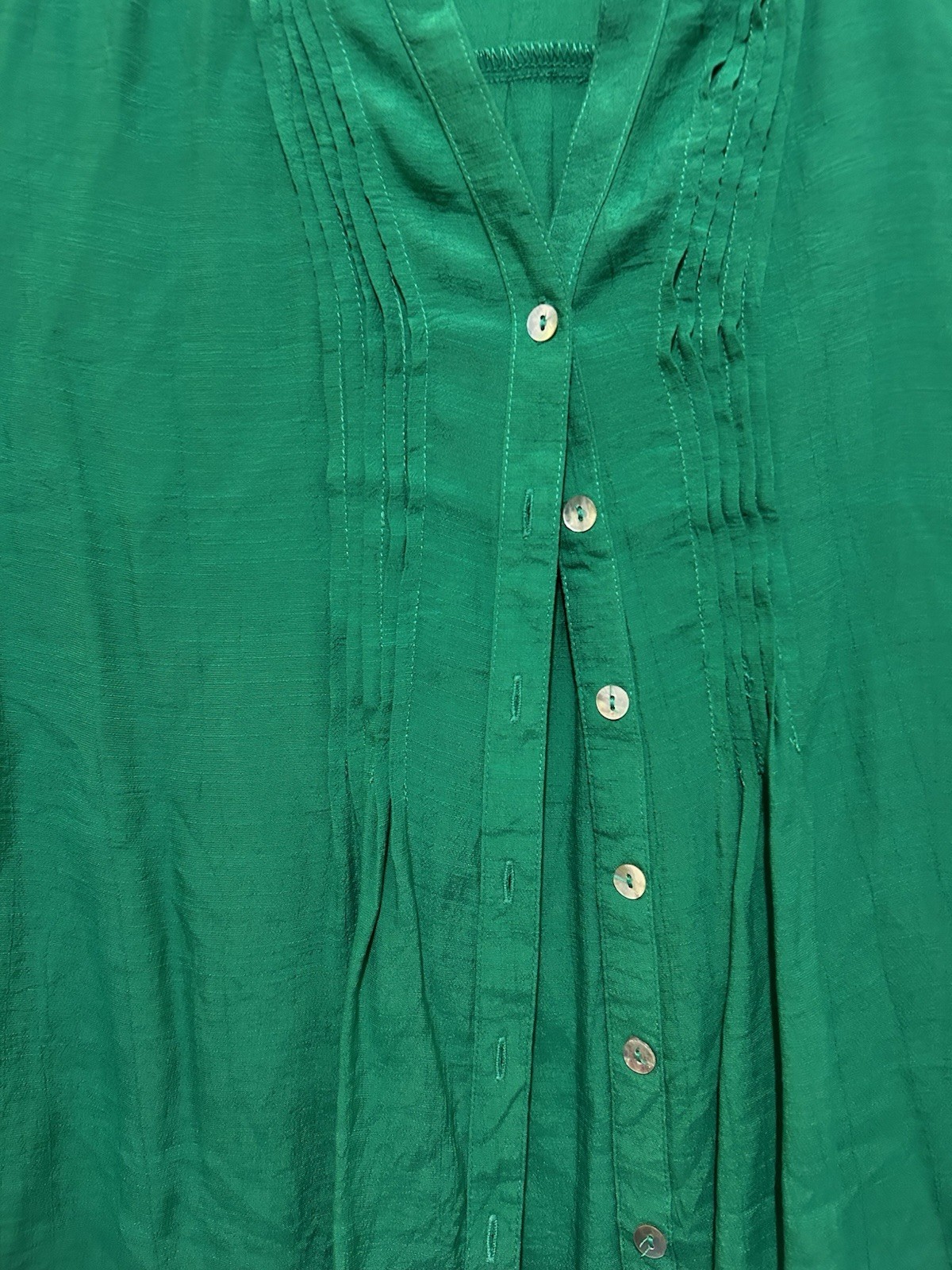Sara Michelle Women’s S Green Solid Split Neck Pleated Button Front Blouse