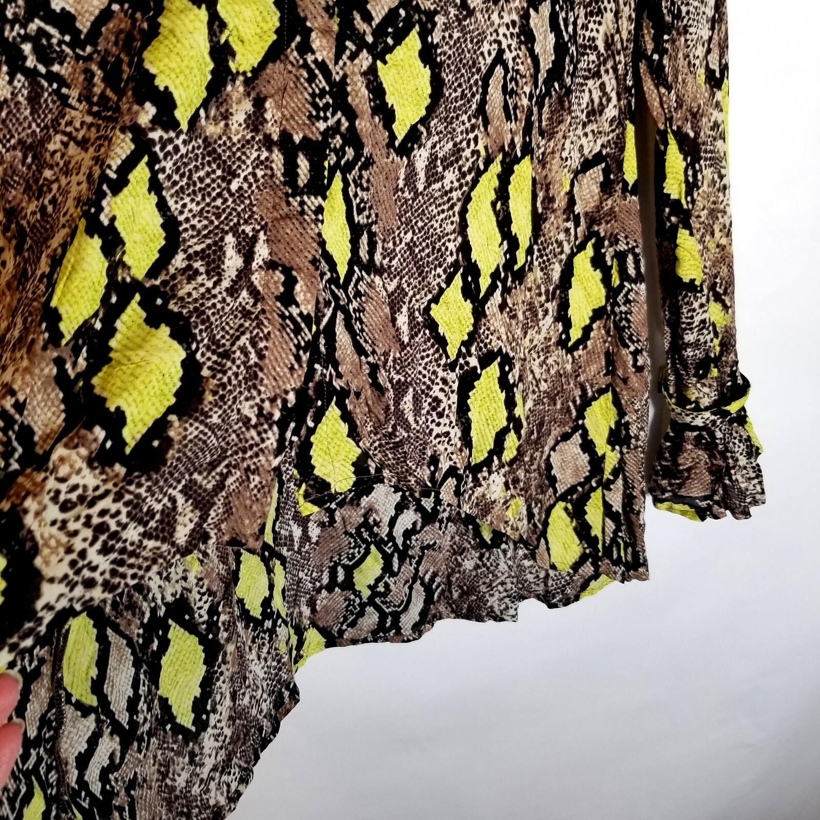 Lucky & Blessed Top Women’s XL Black Brown Yellow Animal Print Ruffle Sleeve New