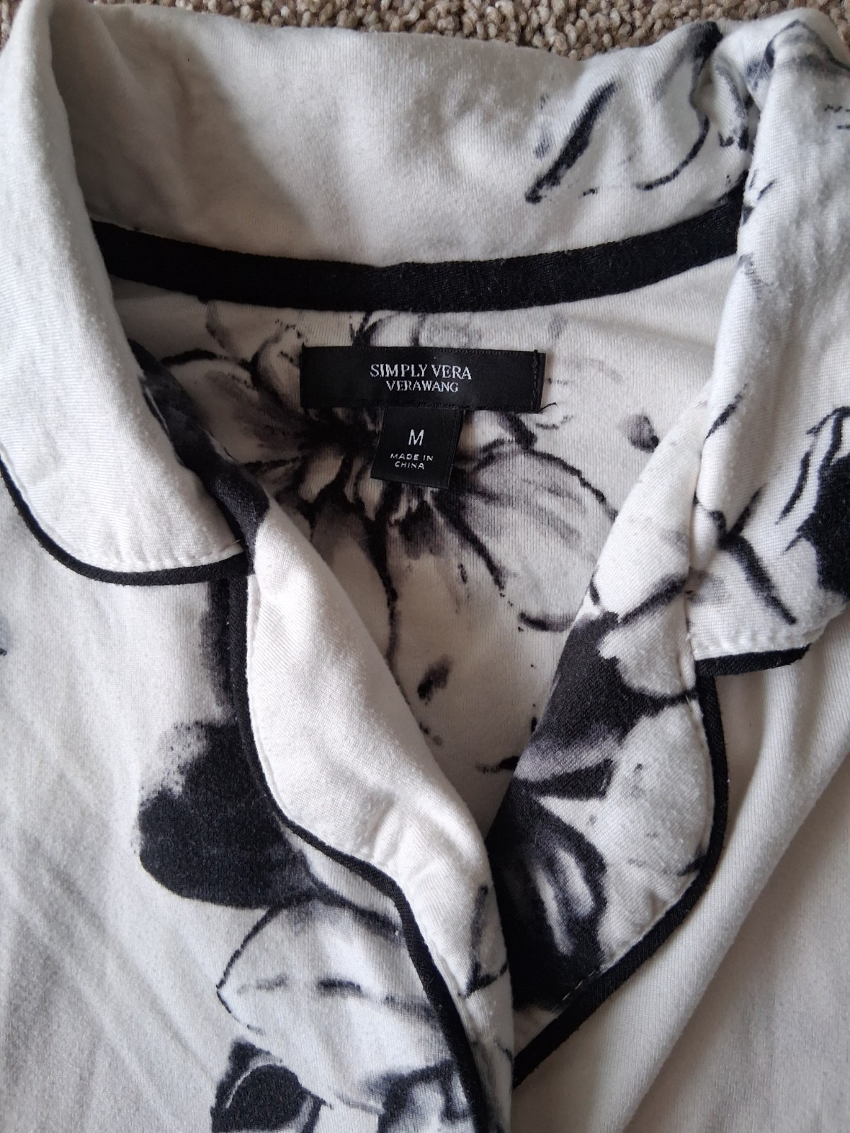 Simply Vera, Vera Wang pajamas set women’s size medium ivory with black flowers