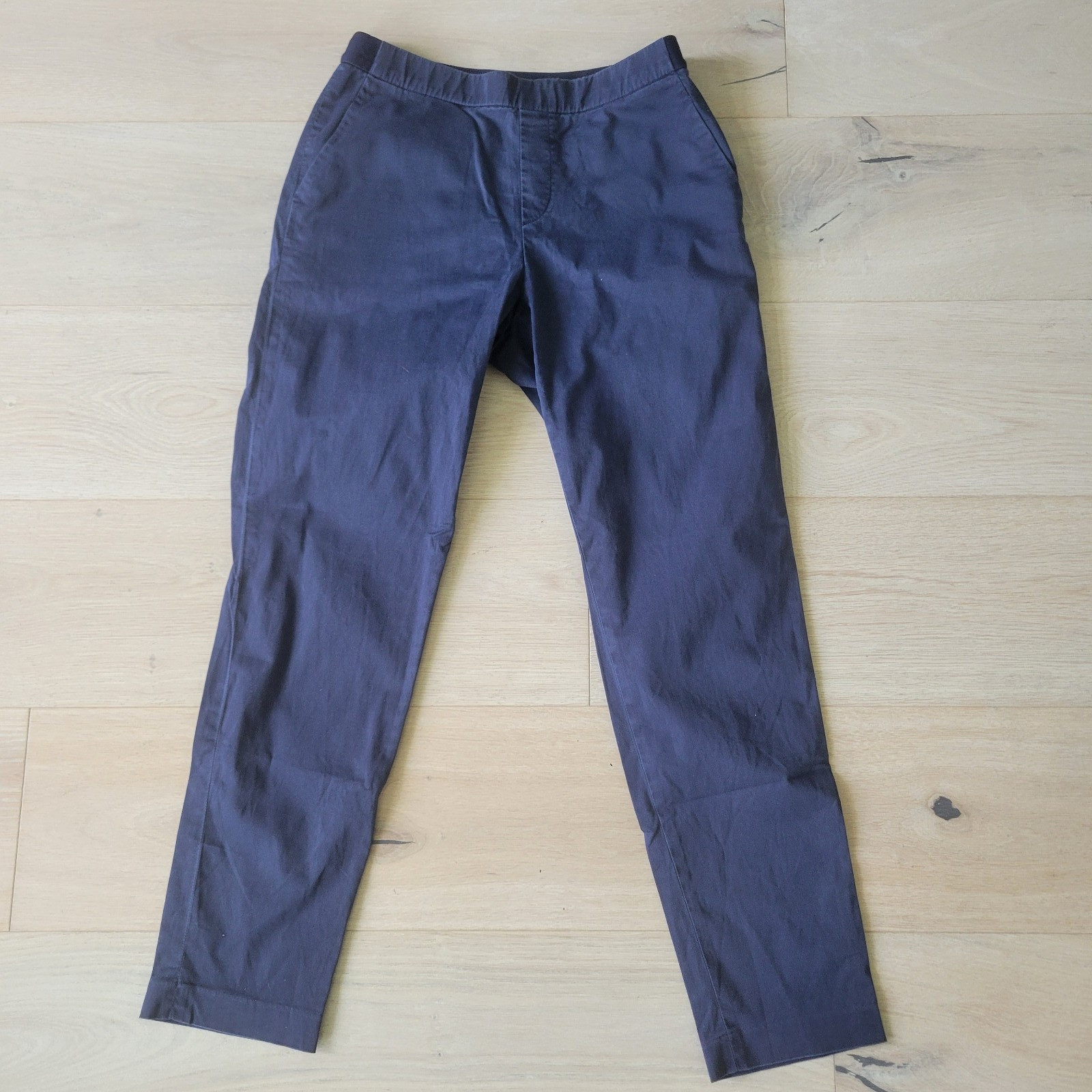 Uniqlo Smart Ankle Taper Pants Women’s Size 10 Navy Solid Straight Preppy