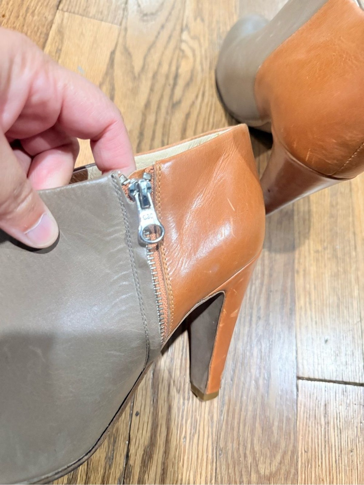 See By Chloe Women’s Two-Tone Taupe and Cognac Ankle Booties 39