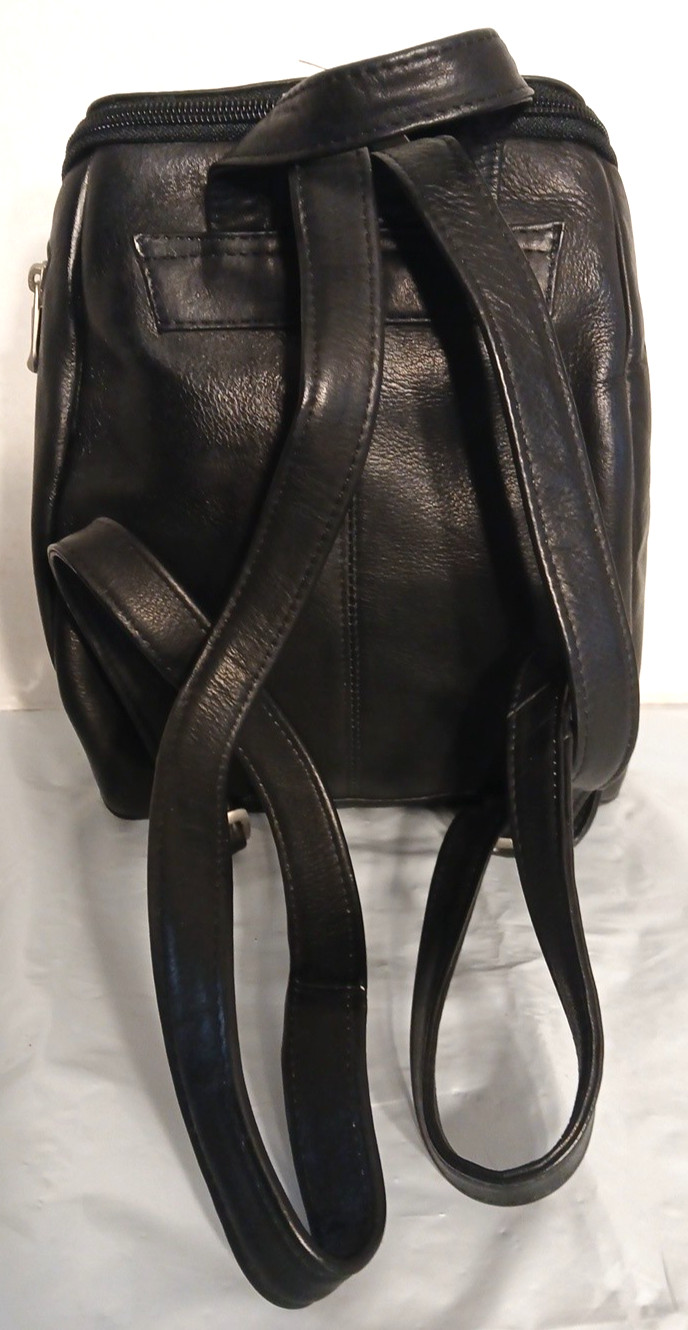 Le Donne Leather Multi-Pocket Backpack Black – Clean, Adjustable Straps, Travel