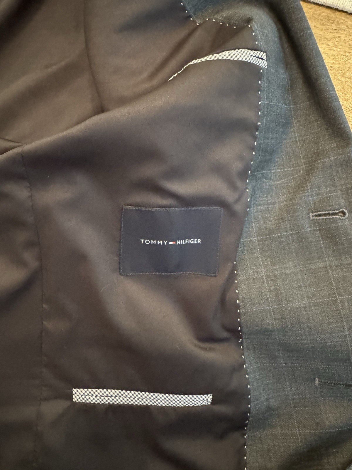 Tommy Hilfiger Men’s Dark Gray Check Slim Fit TH Flex Full Suit 40L / 32×32