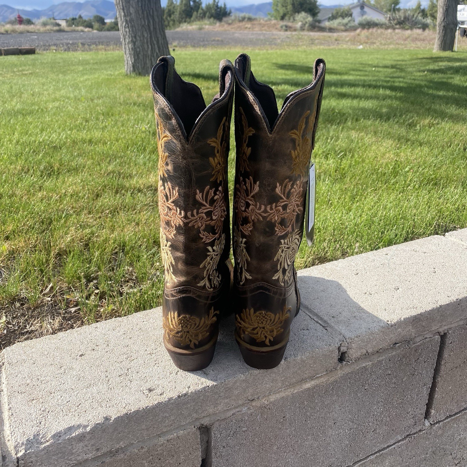 Laredo Womens Sylvan Embroidered Floral Tobacco Brown Leather Boots Size 8 & 9