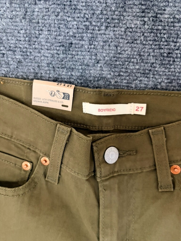 NWT Levi’s Boyfriend Fit Jeans Womens Olive Green Cotton Casual Pants Size 27X27