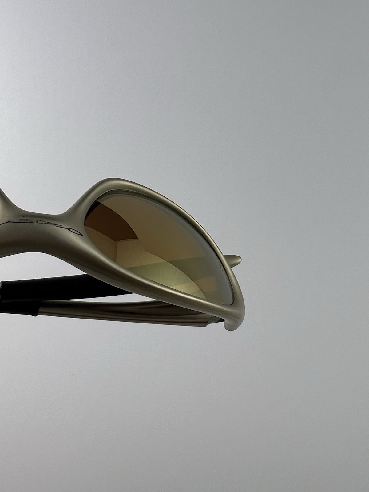 Oakley Minute 1.0 FMJ Platinum Frame Gold Iridium Lens Gold Icons 04-082 XX