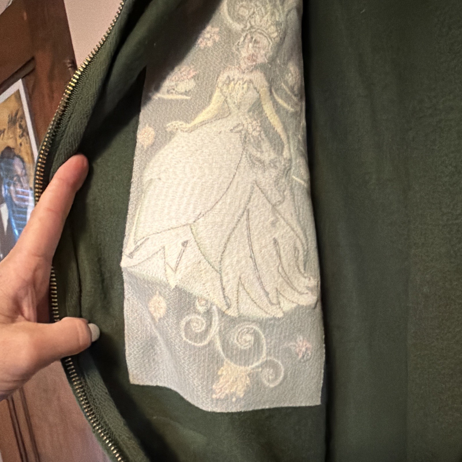 Disney BoxLunch Tiana Princess Green Full Zip Hoodie Hooded Pockets Women M