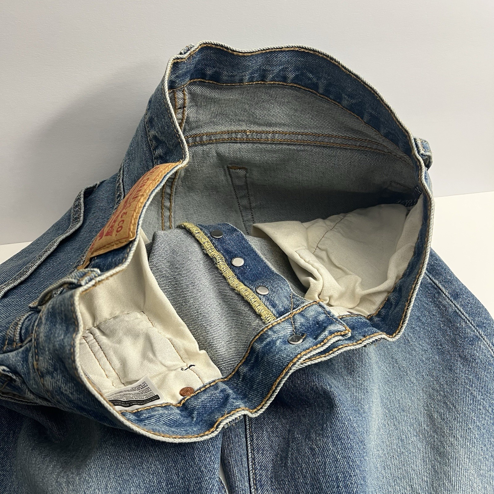 Levis 501 32×29 Mens Straight Jeans Regular Fit Light Wash Blue Denim Button Fly