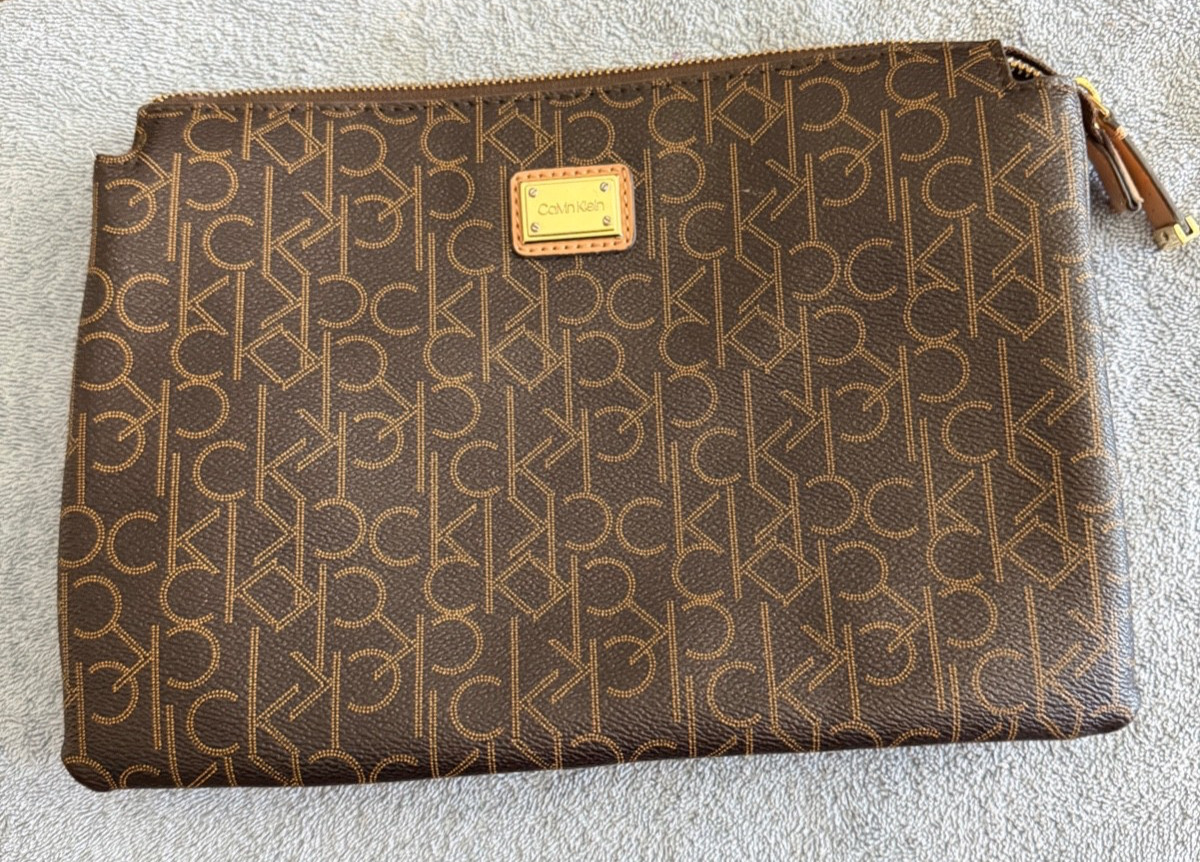 Calvin Klein Women’s Clutch Brown 1.5 x 8 x 11 Inches – FREE SHIPPING