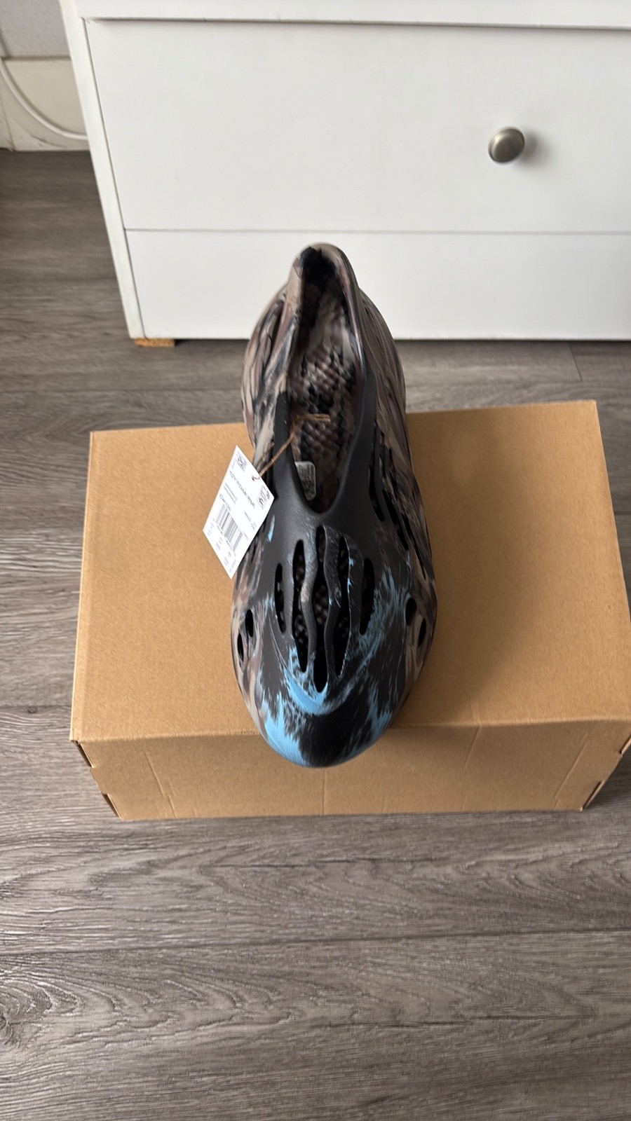 yeezys foam runners size 11
