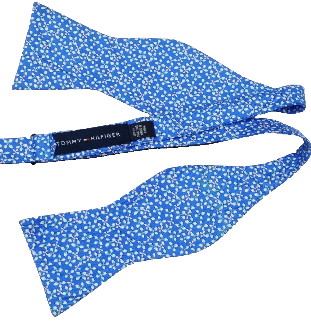 1902) TOMMY HILFIGER MEN’S BOW TIE 100% SILK MADE IN CHINA
