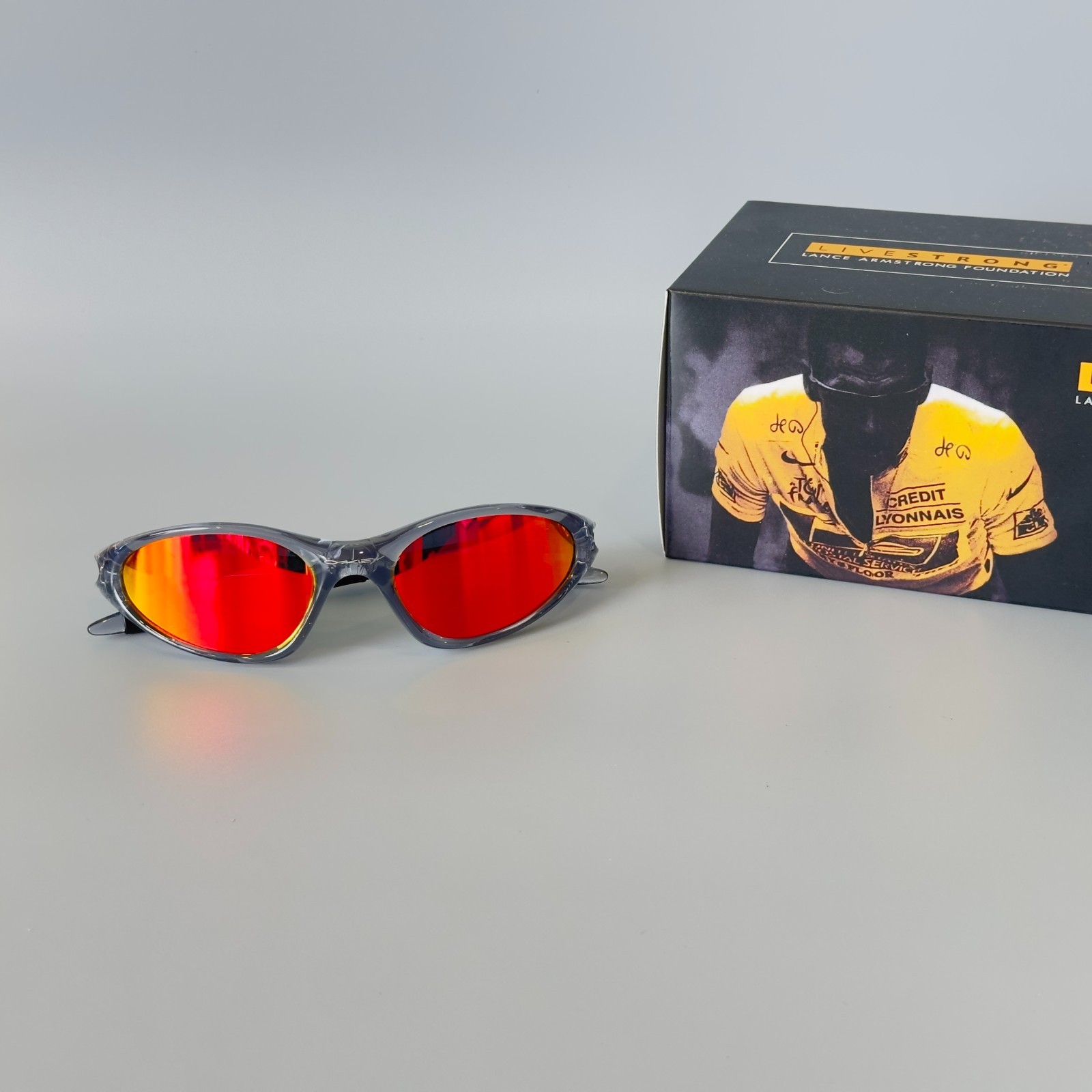 Oakley Minute Gen1 Minute 1.0 Sunglasses Transparent Gray Frame Red Lens