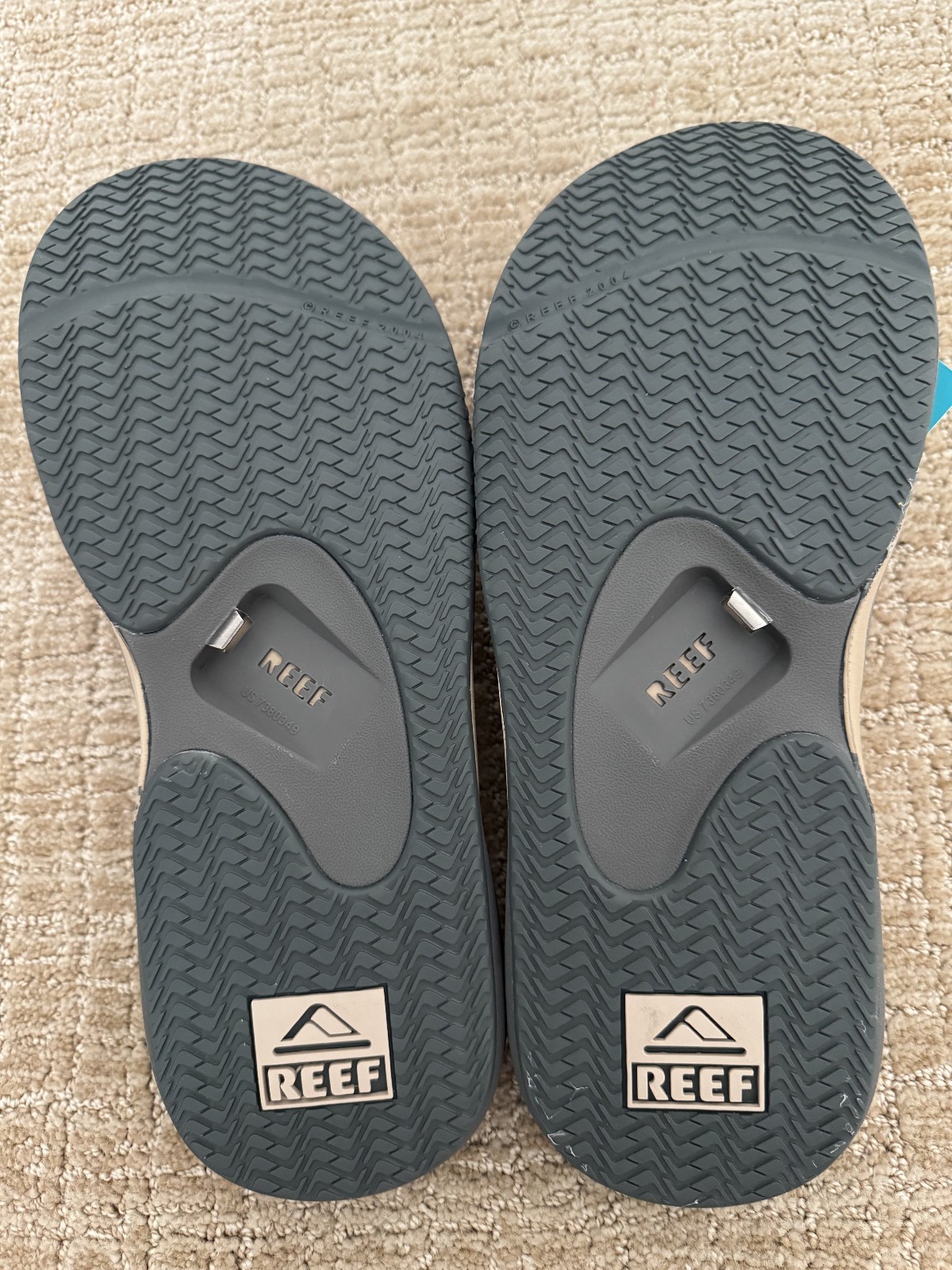 REEF Cushion Fanning Mens Sandals Flip Flops, Tan/Grey Men’s Size 11 – NEW!