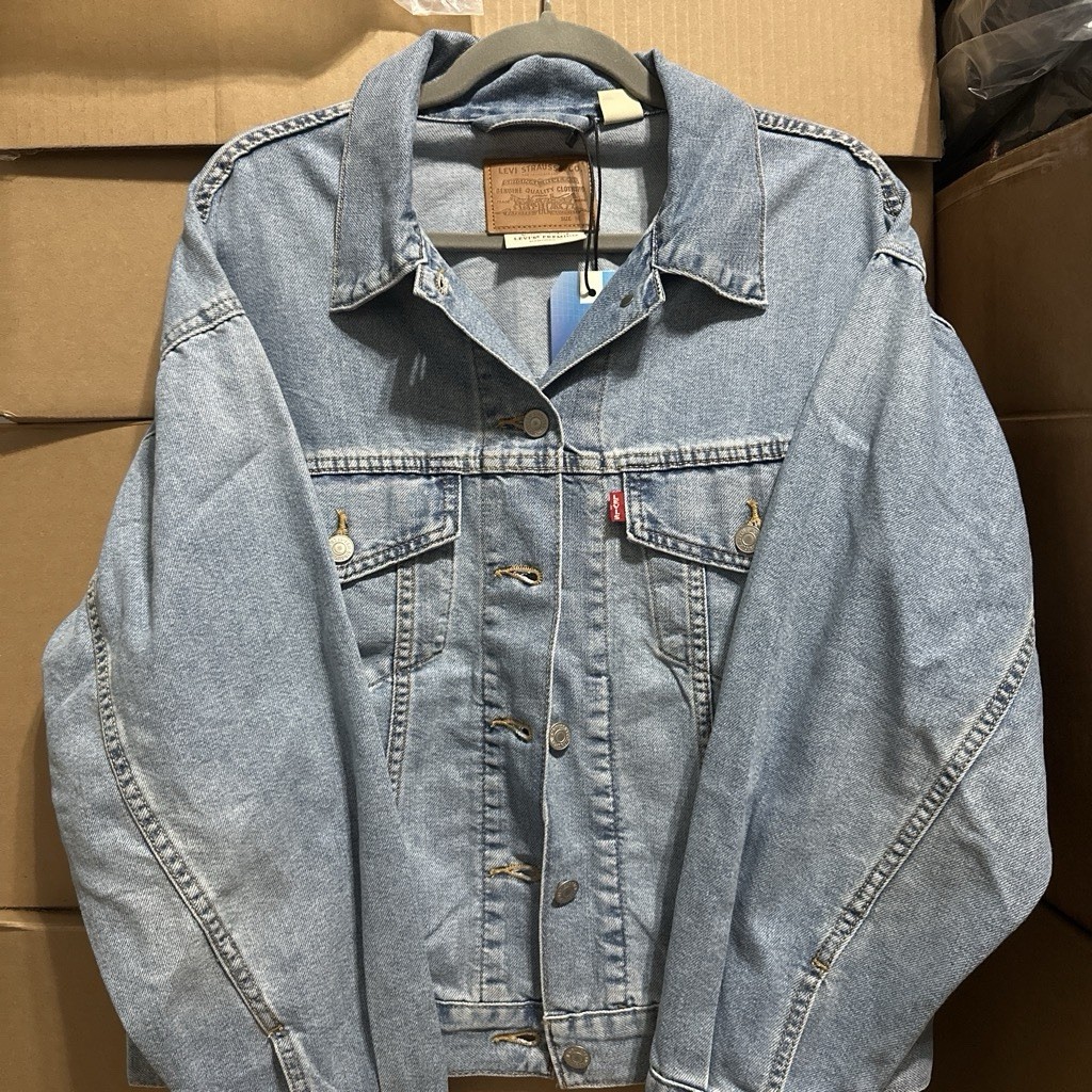 Levi’s Premium Trucker Jacket Women’s M Blue Relaxed Button Front Pockets