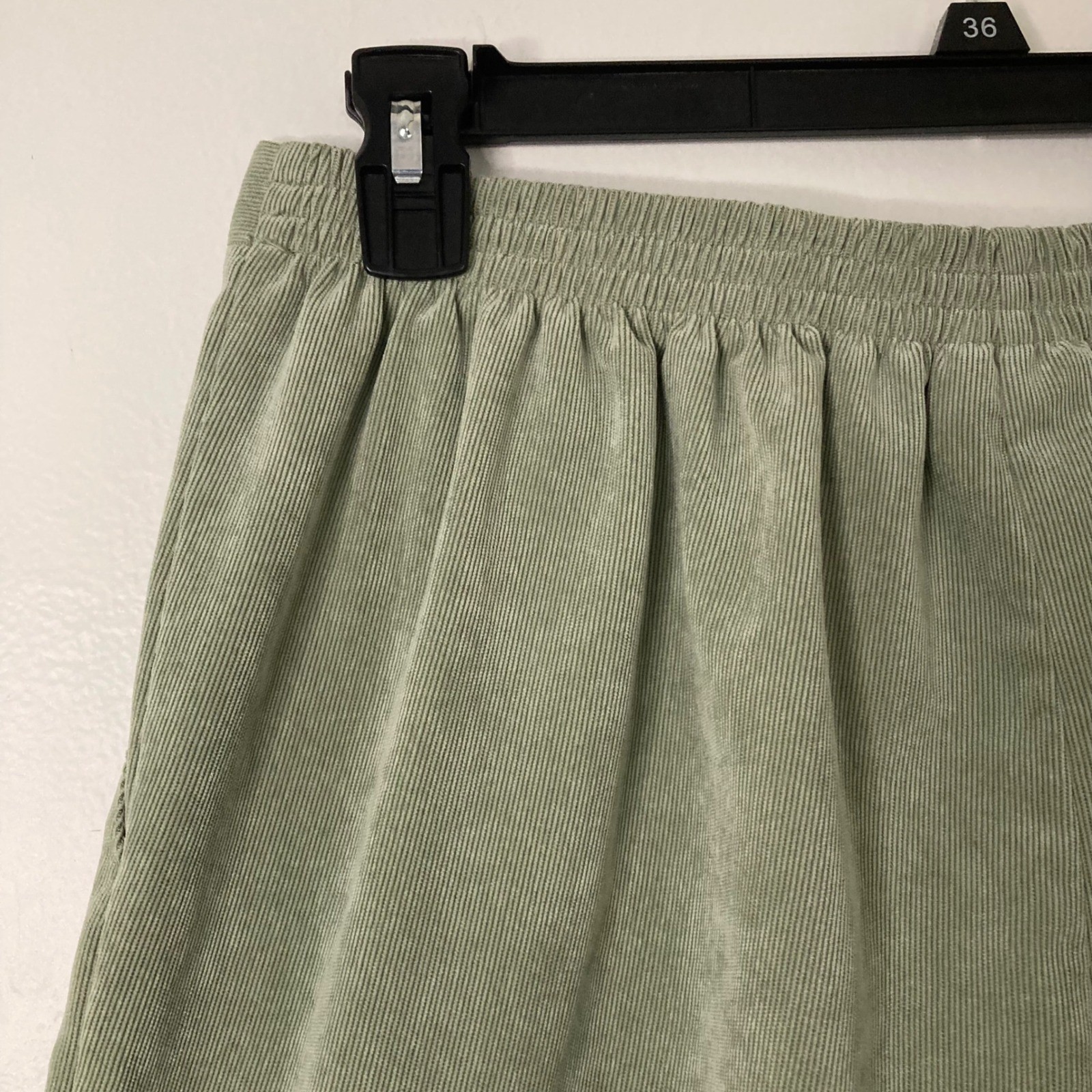 Alfred Dunner Sage Green Corduroy Pull On Straight Leg Pants Size 14