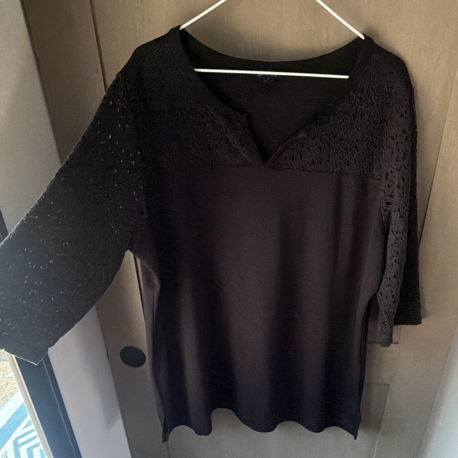 Lands’ End Women’s 2X Plus Black Solid V-Neck 3/4 Sleeve Lace Pullover Blouse