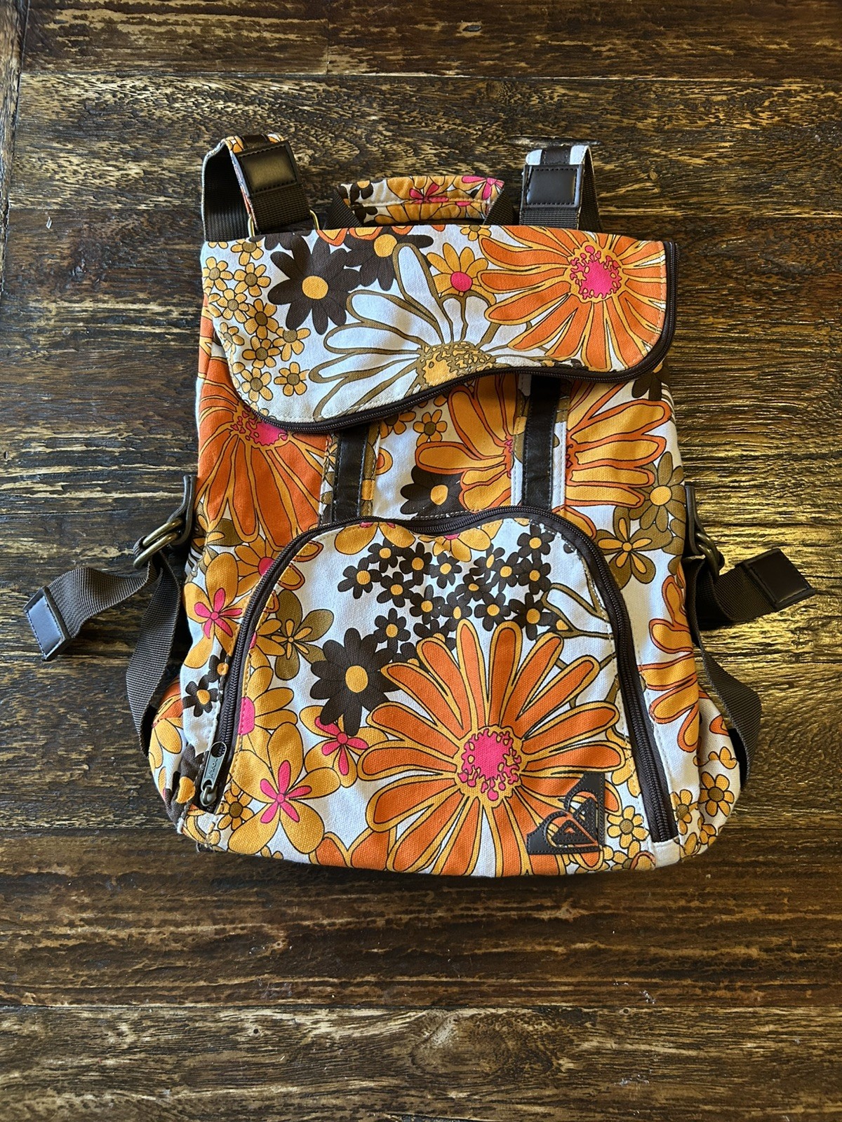 Roxy Vintage Backpack with a 70’s style.
